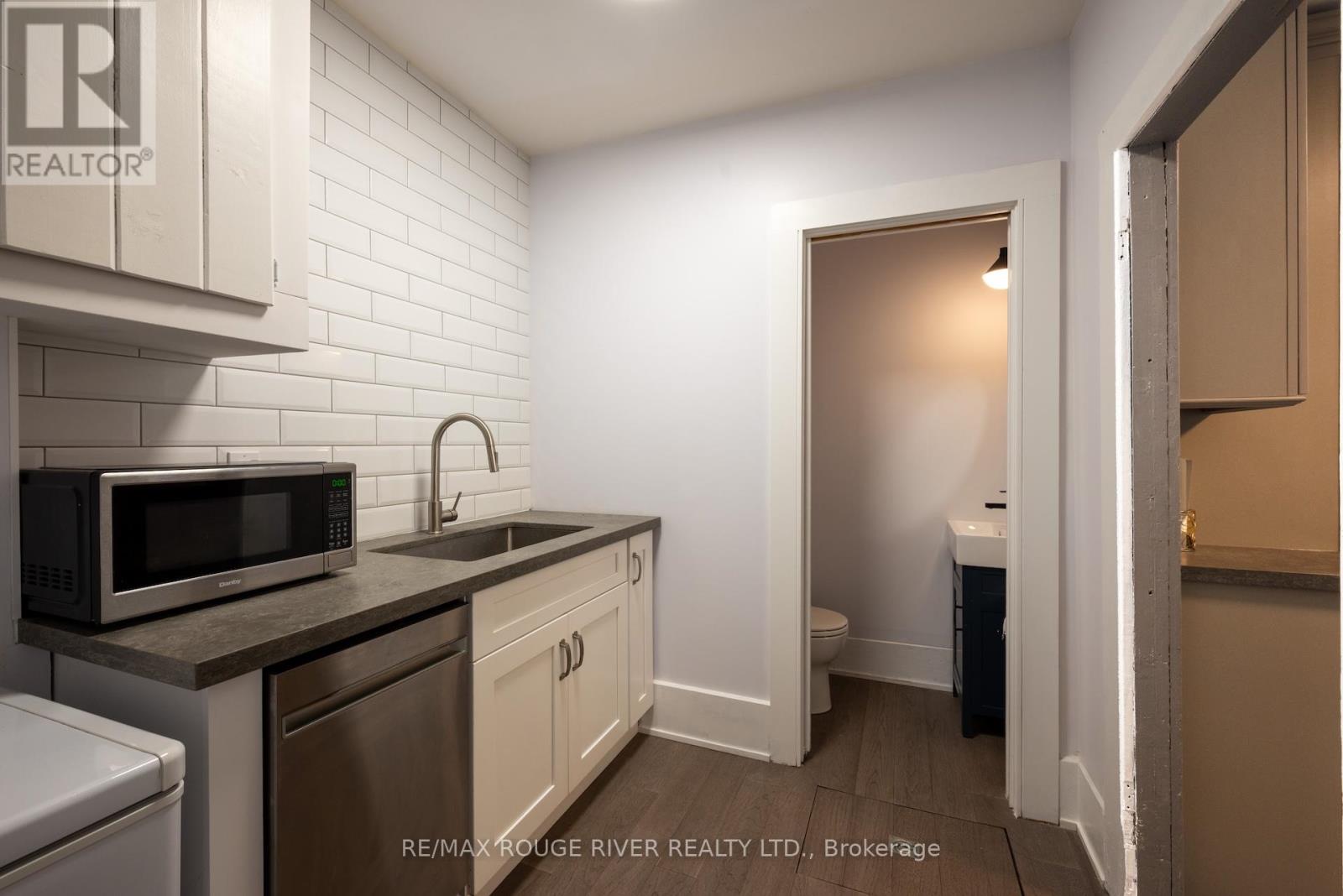 469 Hopkins Avenue, Peterborough (Town Ward 3), Ontario  K9H 2R9 - Photo 17 - X12376396