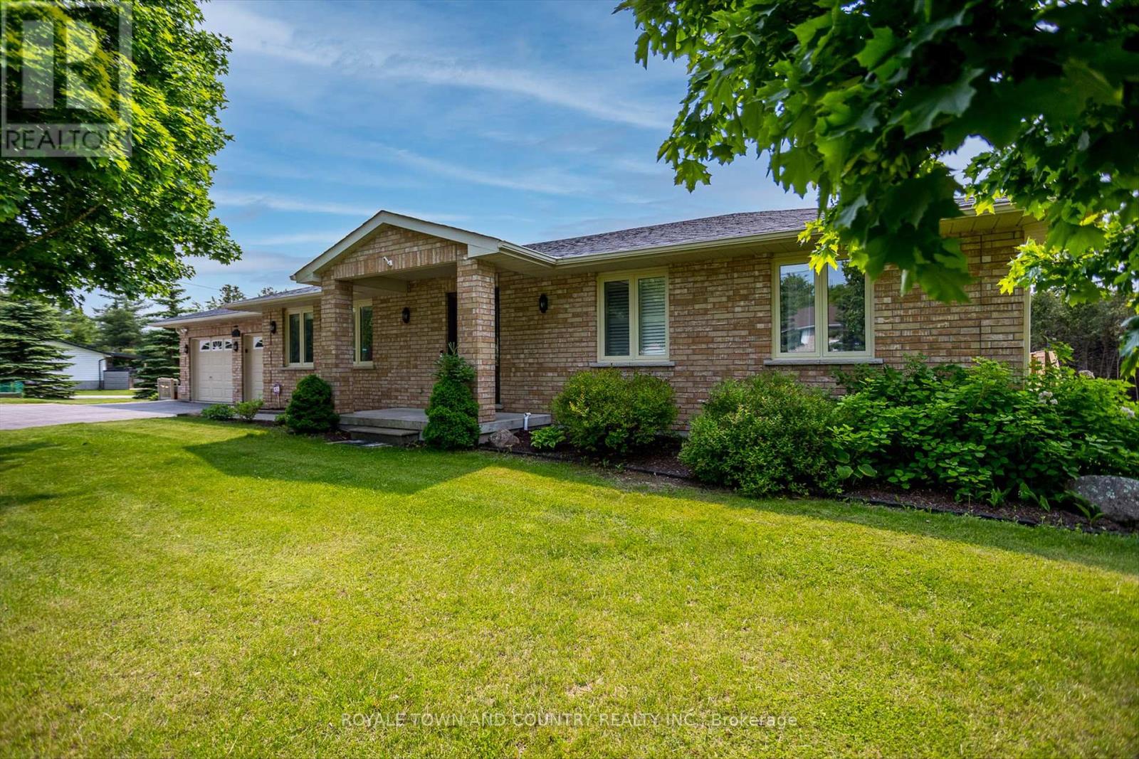 1734 Barton Drive, Selwyn, Ontario  K0L 2H0 - Photo 3 - X12376488