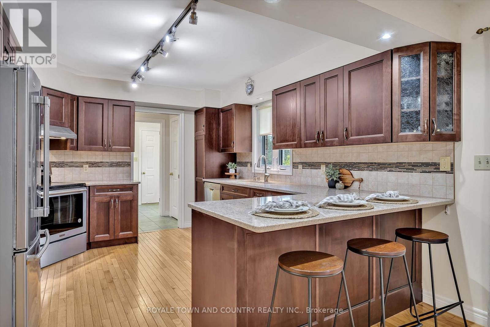 1734 Barton Drive, Selwyn, Ontario  K0L 2H0 - Photo 7 - X12376488