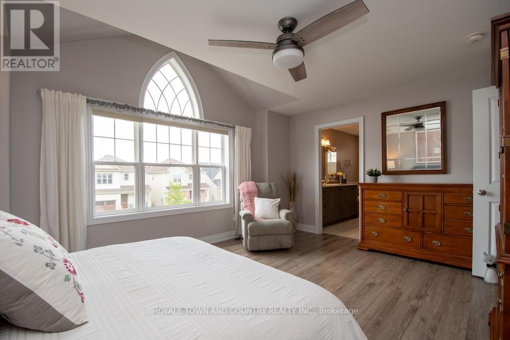 10 Silverbrook Avenue, Kawartha Lakes (Lindsay), Ontario  K9V 0L9 - Photo 21 - X12377263