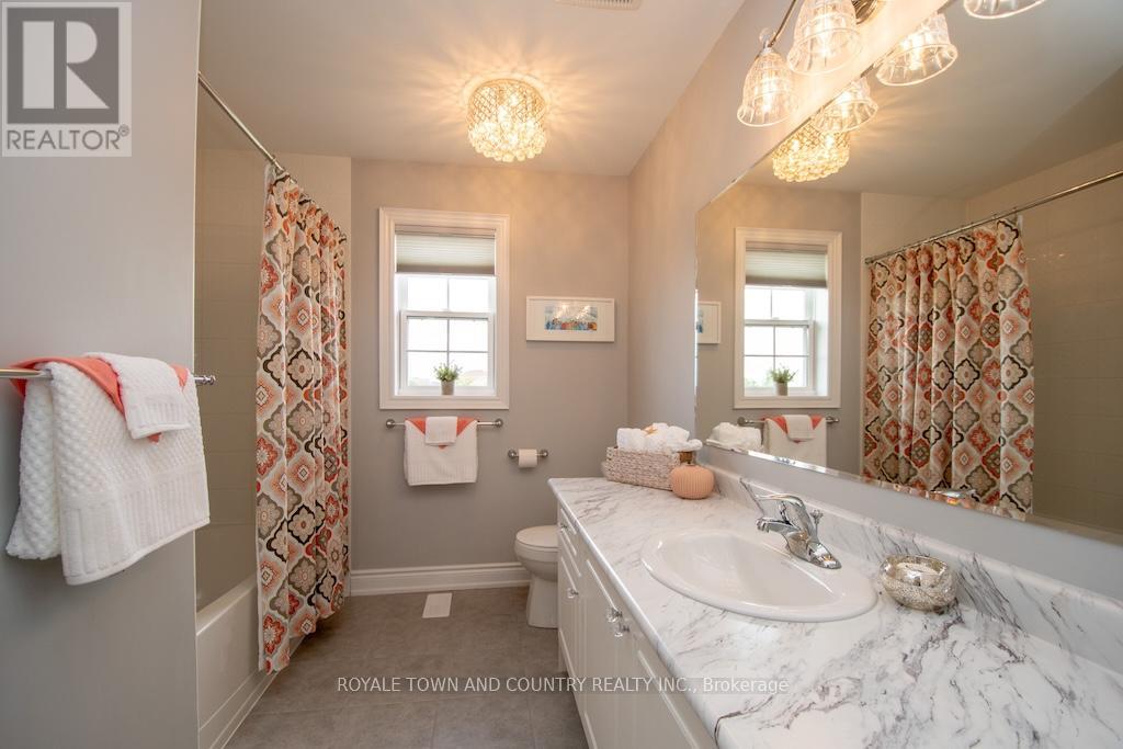 10 Silverbrook Avenue, Kawartha Lakes (Lindsay), Ontario  K9V 0L9 - Photo 32 - X12377263