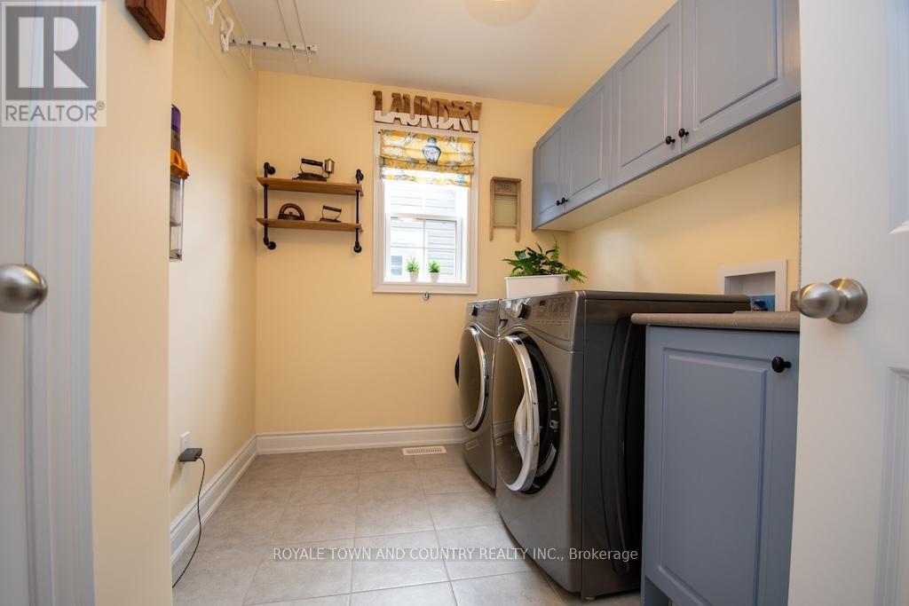 10 Silverbrook Avenue, Kawartha Lakes (Lindsay), Ontario  K9V 0L9 - Photo 33 - X12377263