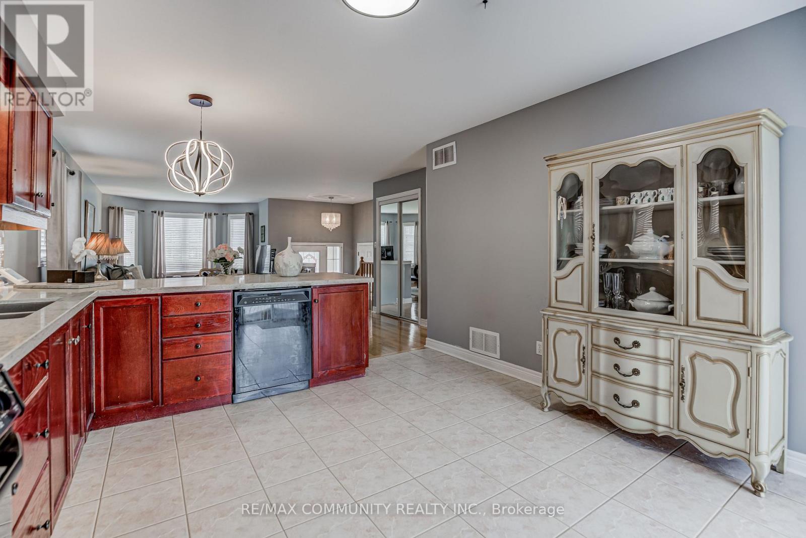 48 Bloom Avenue, Clarington (Newcastle), Ontario  L1B 1N6 - Photo 8 - E12378137