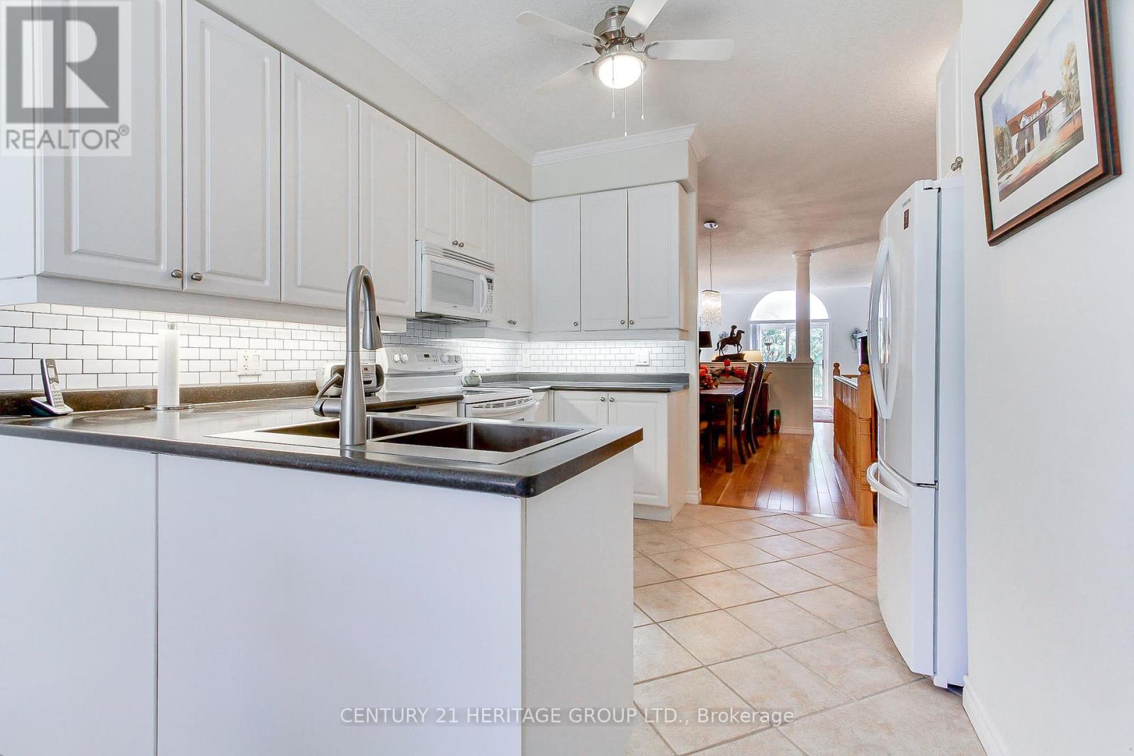 28j - 174 Lindsay Street N, Kawartha Lakes (Lindsay), Ontario  K9V 0A3 - Photo 5 - X12378399