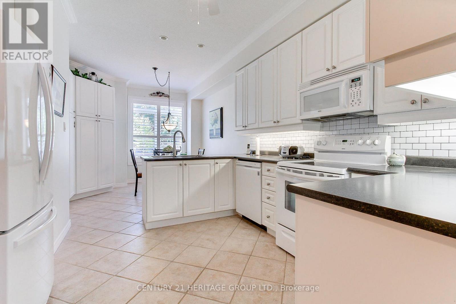 28j - 174 Lindsay Street N, Kawartha Lakes (Lindsay), Ontario  K9V 0A3 - Photo 8 - X12378399