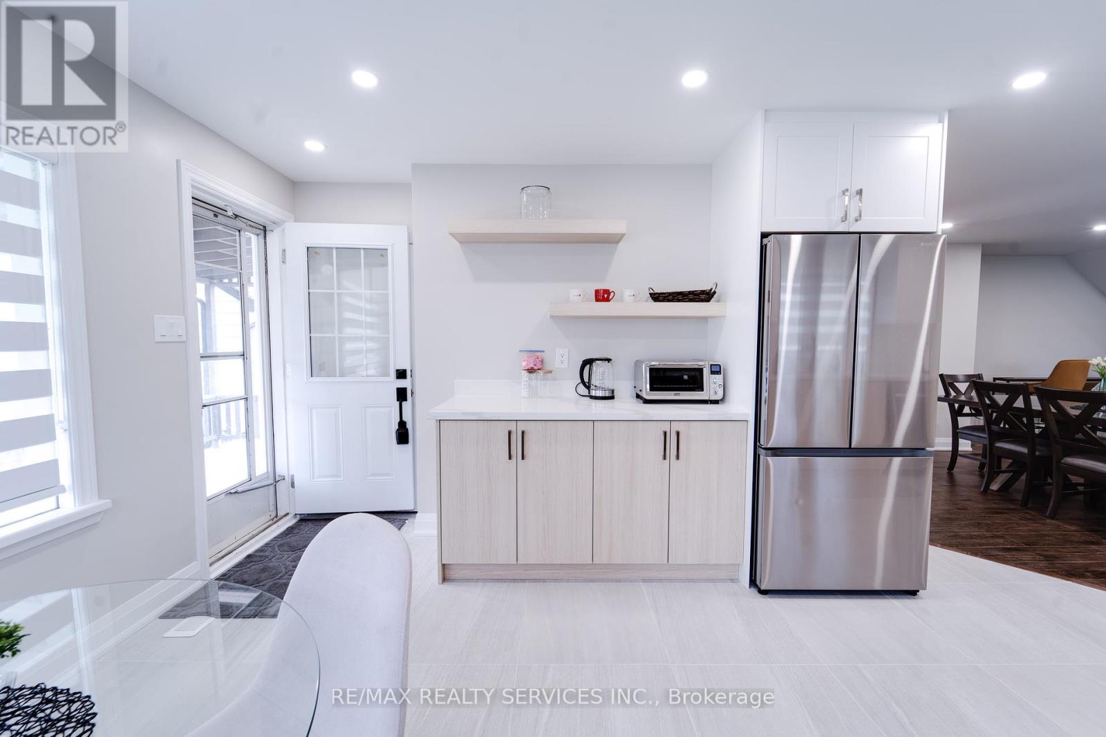 885 Glen Cedar Drive, Selwyn, Ontario  K9J 6X5 - Photo 10 - X12378778