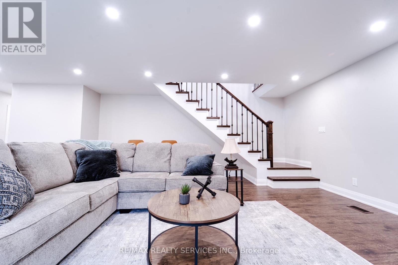 885 Glen Cedar Drive, Selwyn, Ontario  K9J 6X5 - Photo 7 - X12378778