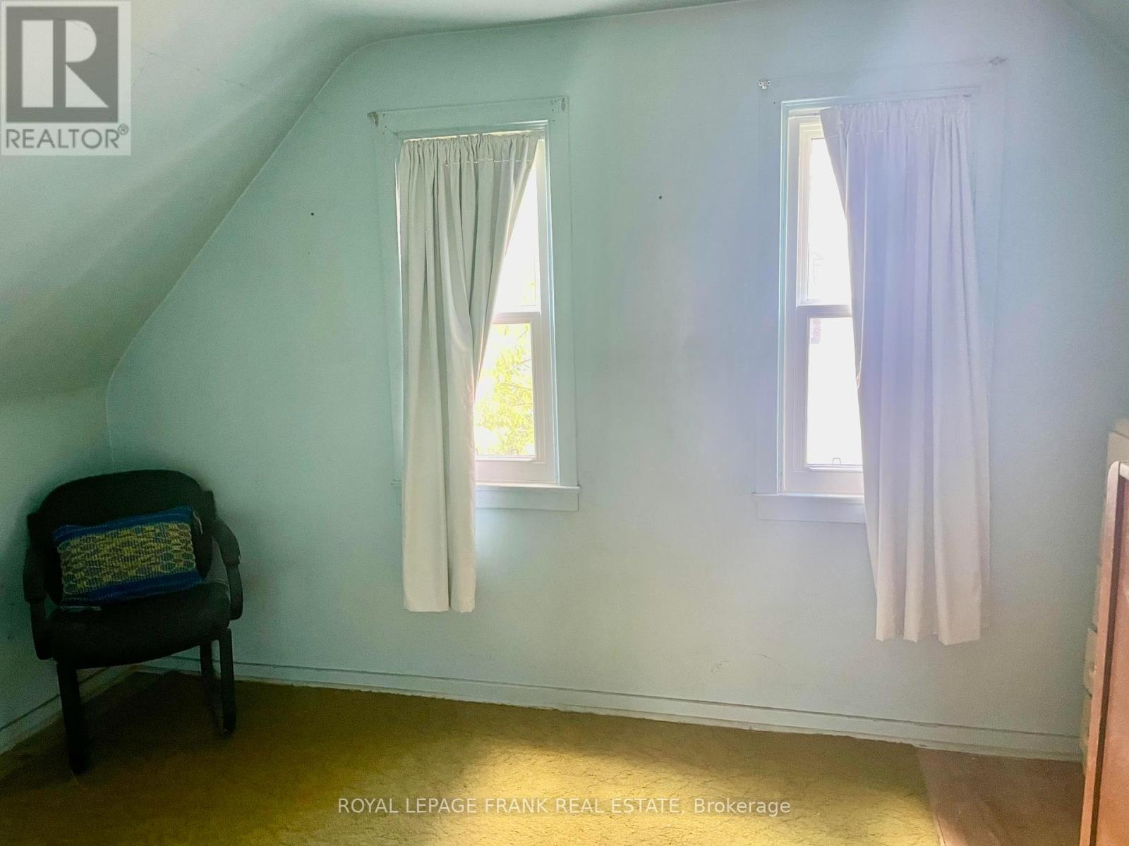 541 Mckellar Street, Peterborough (Otonabee Ward 1), Ontario  K9J 1R1 - Photo 11 - X12379053