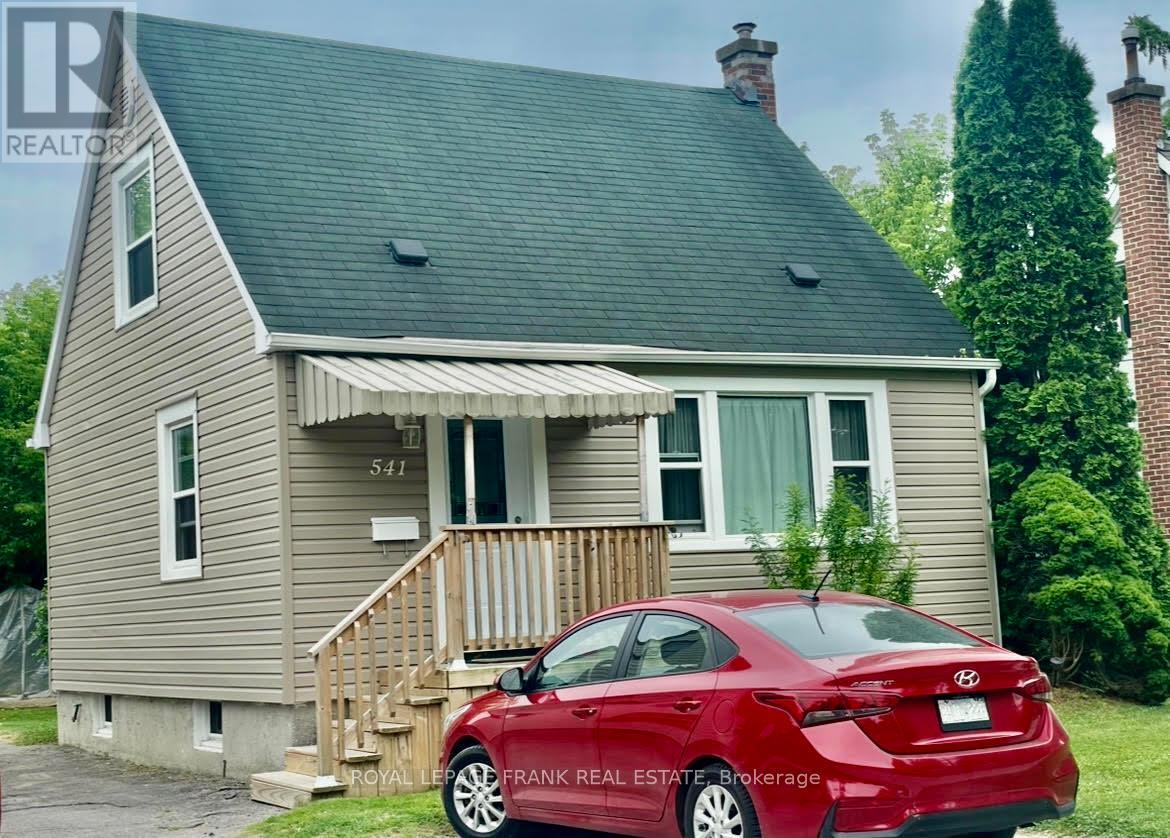 541 Mckellar Street, Peterborough (Otonabee Ward 1), Ontario  K9J 1R1 - Photo 2 - X12379053