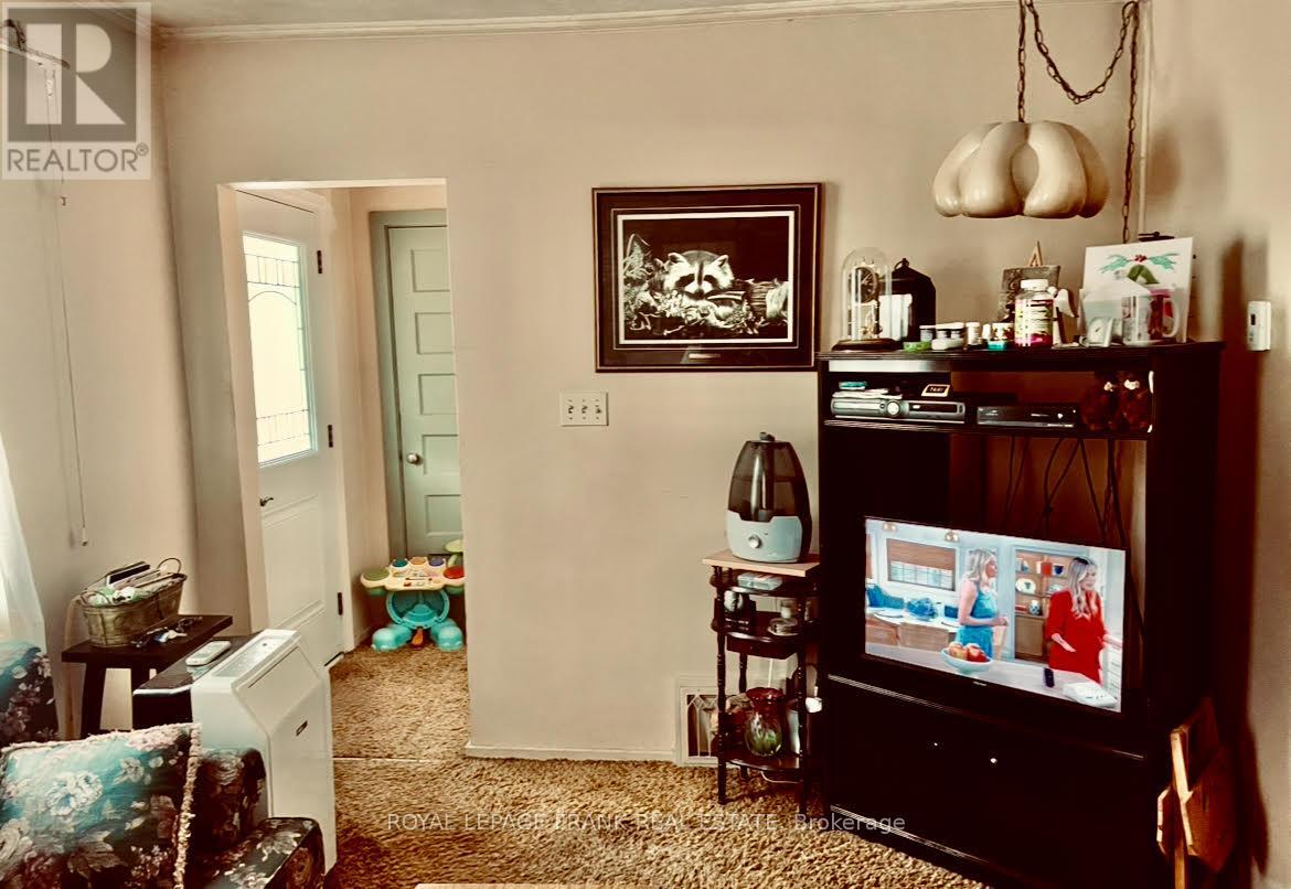 541 Mckellar Street, Peterborough (Otonabee Ward 1), Ontario  K9J 1R1 - Photo 3 - X12379053