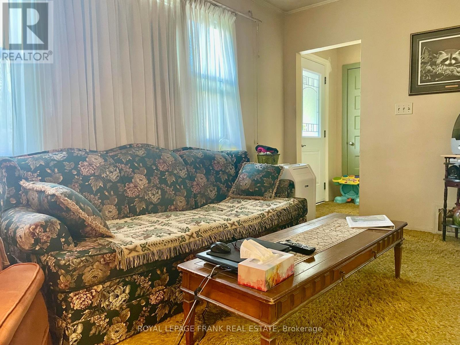 541 Mckellar Street, Peterborough (Otonabee Ward 1), Ontario  K9J 1R1 - Photo 5 - X12379053