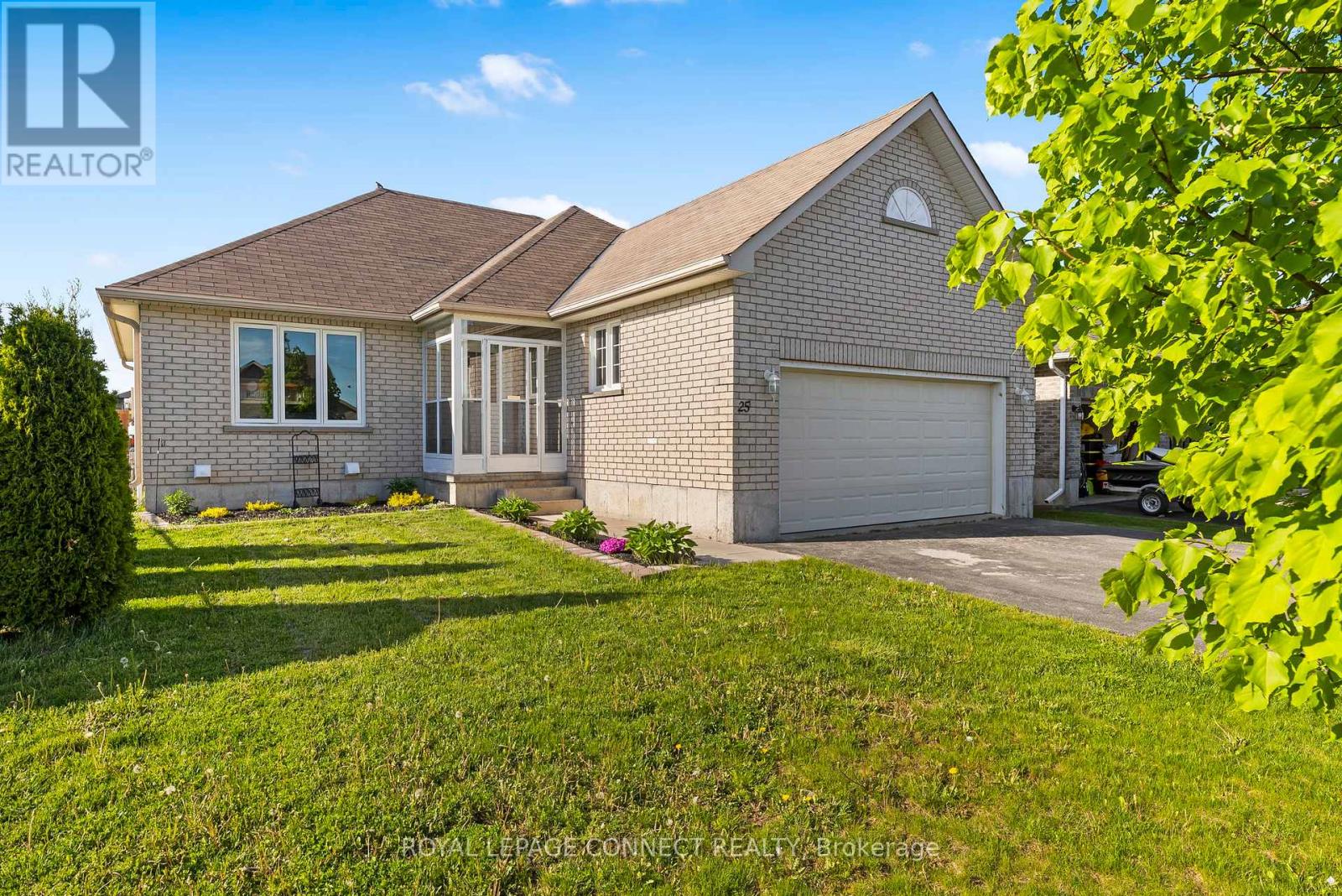 25 Springdale Drive, Kawartha Lakes (Lindsay), Ontario  K9V 4R1 - Photo 1 - X12379326