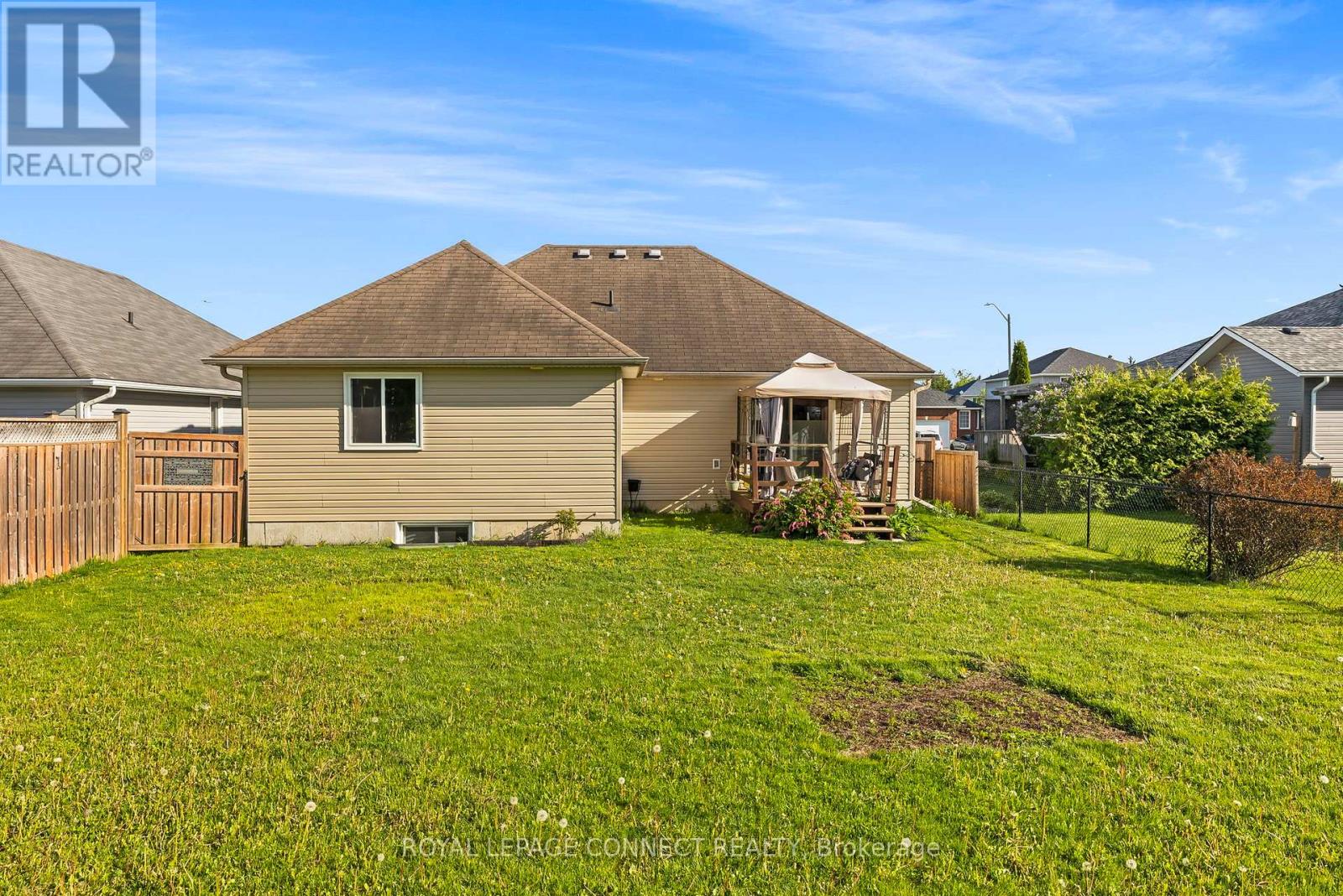 25 Springdale Drive, Kawartha Lakes (Lindsay), Ontario  K9V 4R1 - Photo 10 - X12379326