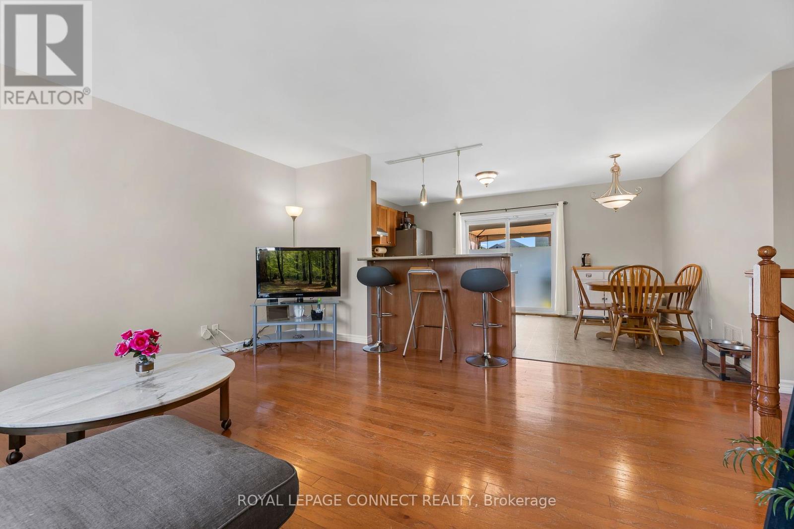 25 Springdale Drive, Kawartha Lakes (Lindsay), Ontario  K9V 4R1 - Photo 13 - X12379326