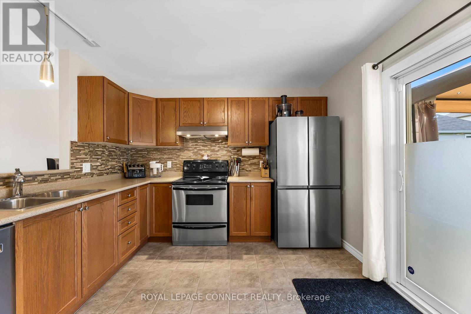 25 Springdale Drive, Kawartha Lakes (Lindsay), Ontario  K9V 4R1 - Photo 20 - X12379326