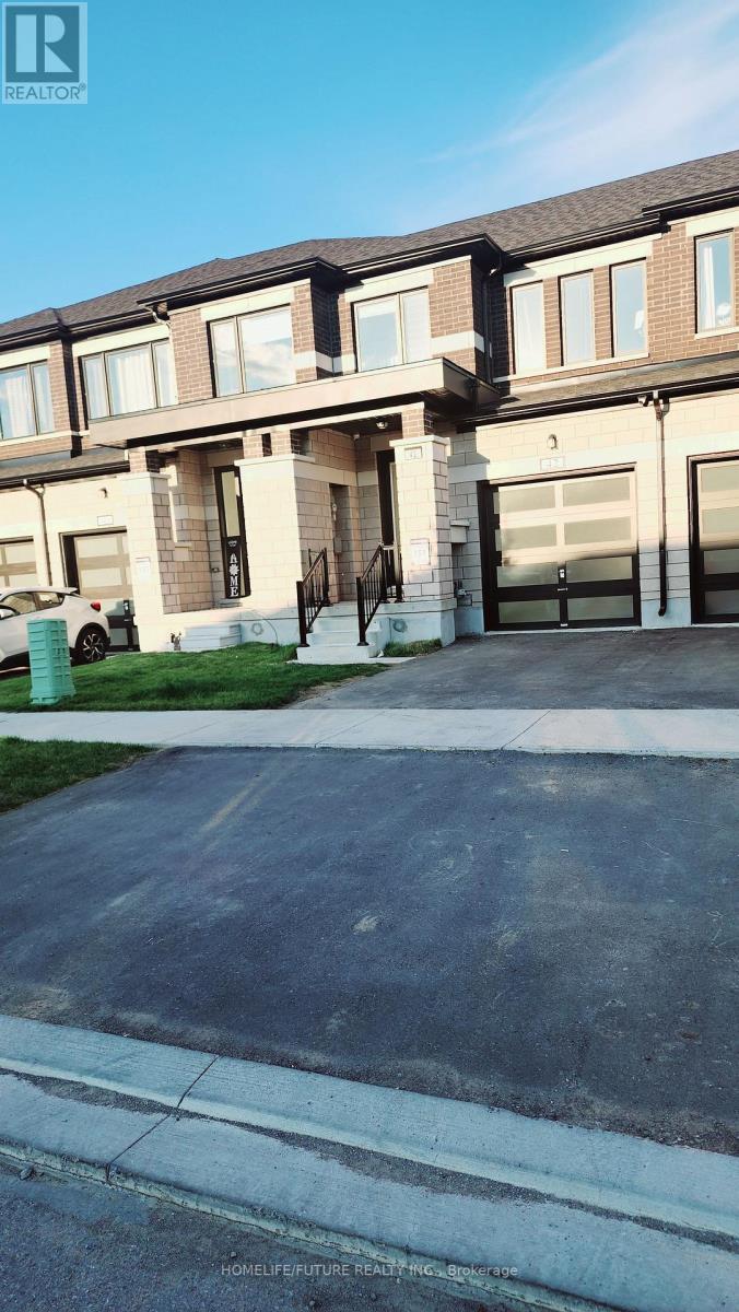 42 Keenan Street, Kawartha Lakes (Lindsay), Ontario  K9V 6C2 - Photo 1 - X12379348