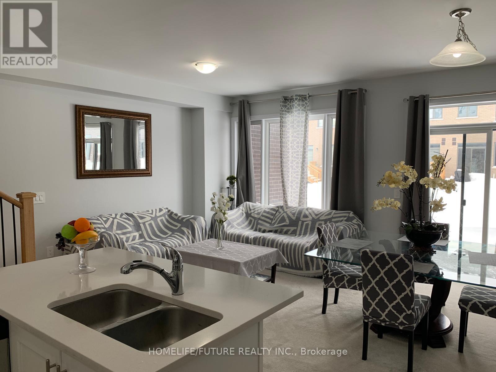 42 Keenan Street, Kawartha Lakes (Lindsay), Ontario  K9V 6C2 - Photo 9 - X12379348