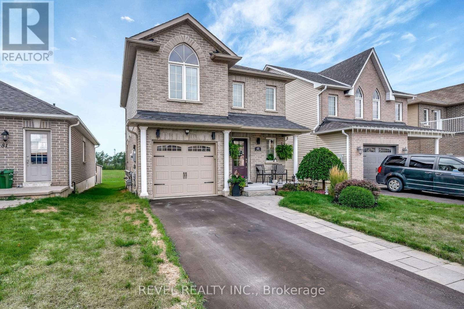 49 Truax Street, Kawartha Lakes (Lindsay), Ontario  K9V 0E2 - Photo 3 - X12379779