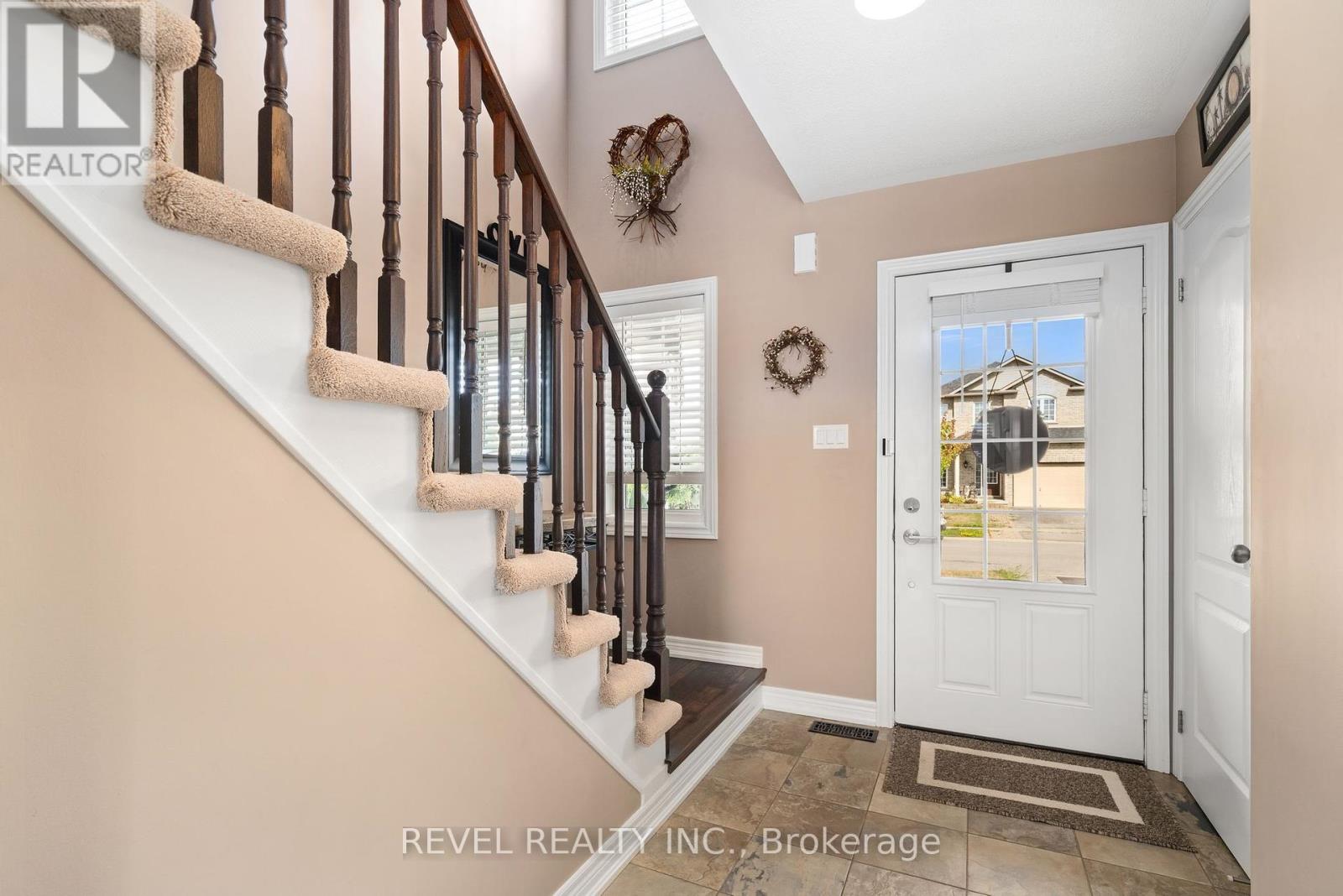 49 Truax Street, Kawartha Lakes (Lindsay), Ontario  K9V 0E2 - Photo 6 - X12379779