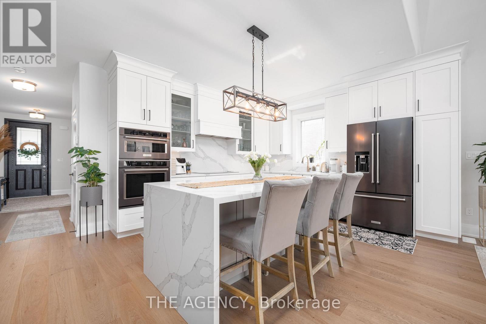 425 Melling Avenue, Peterborough (Northcrest Ward 5), Ontario  K9H 0J2 - Photo 9 - X12379804