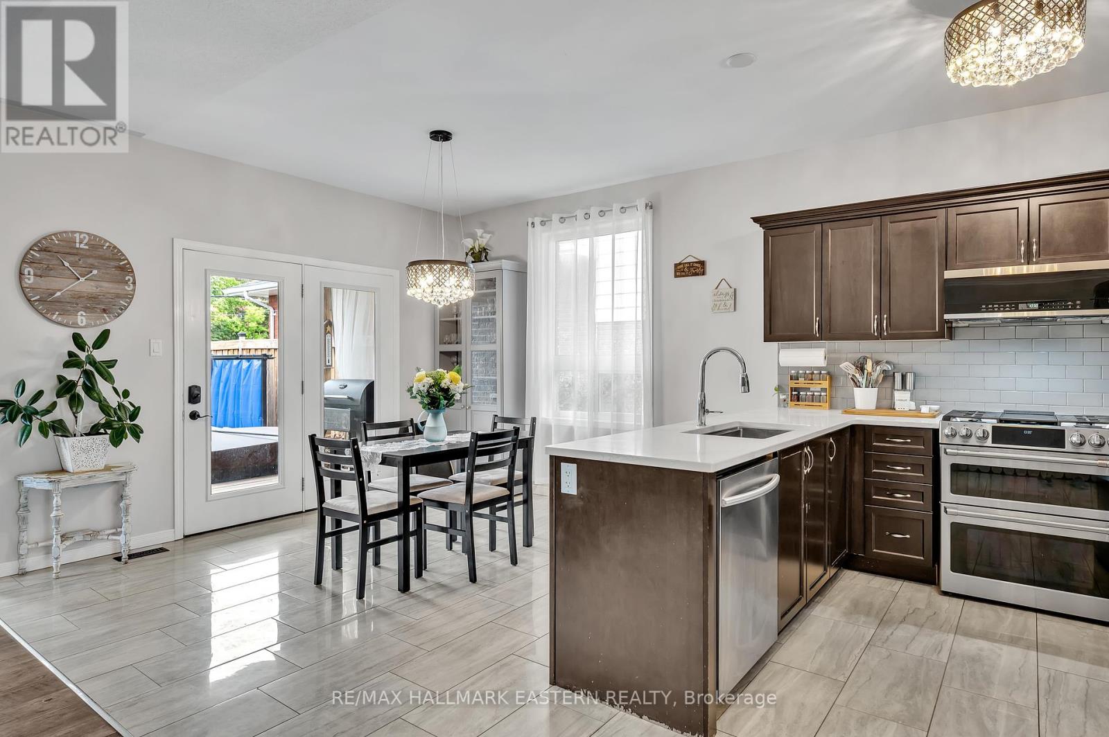 1787 Waddell Avenue, Peterborough (Otonabee Ward 1), Ontario  K9K 2G5 - Photo 11 - X12378043