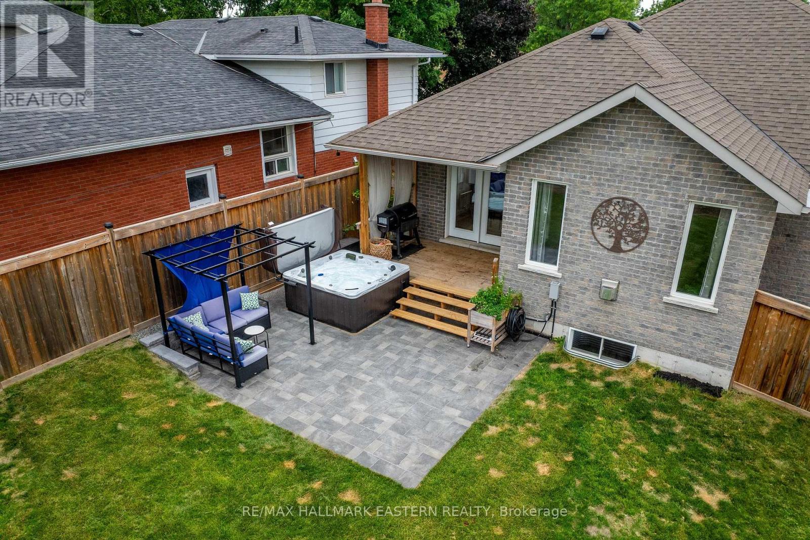 1787 Waddell Avenue, Peterborough (Otonabee Ward 1), Ontario  K9K 2G5 - Photo 4 - X12378043