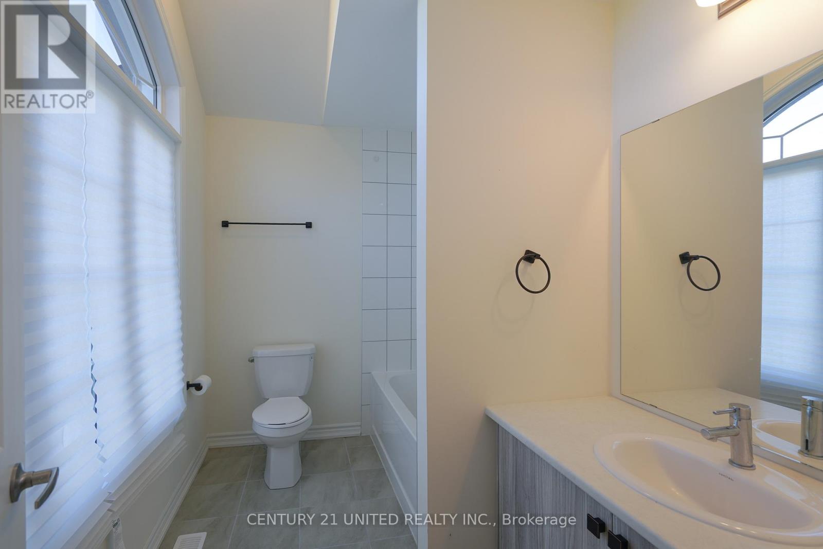 63 Golden Meadows Drive, Otonabee-South Monaghan, Ontario  K9J 0K8 - Photo 12 - X12380006