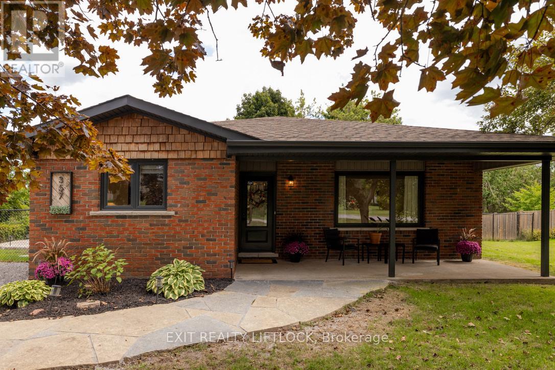 357 Simons Avenue, Peterborough (Northcrest Ward 5), Ontario  K9K 1E8 - Photo 1 - X12380052