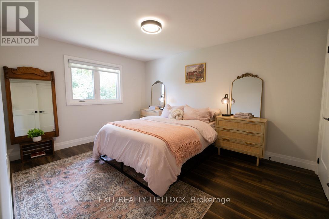 357 Simons Avenue, Peterborough (Northcrest Ward 5), Ontario  K9K 1E8 - Photo 10 - X12380052