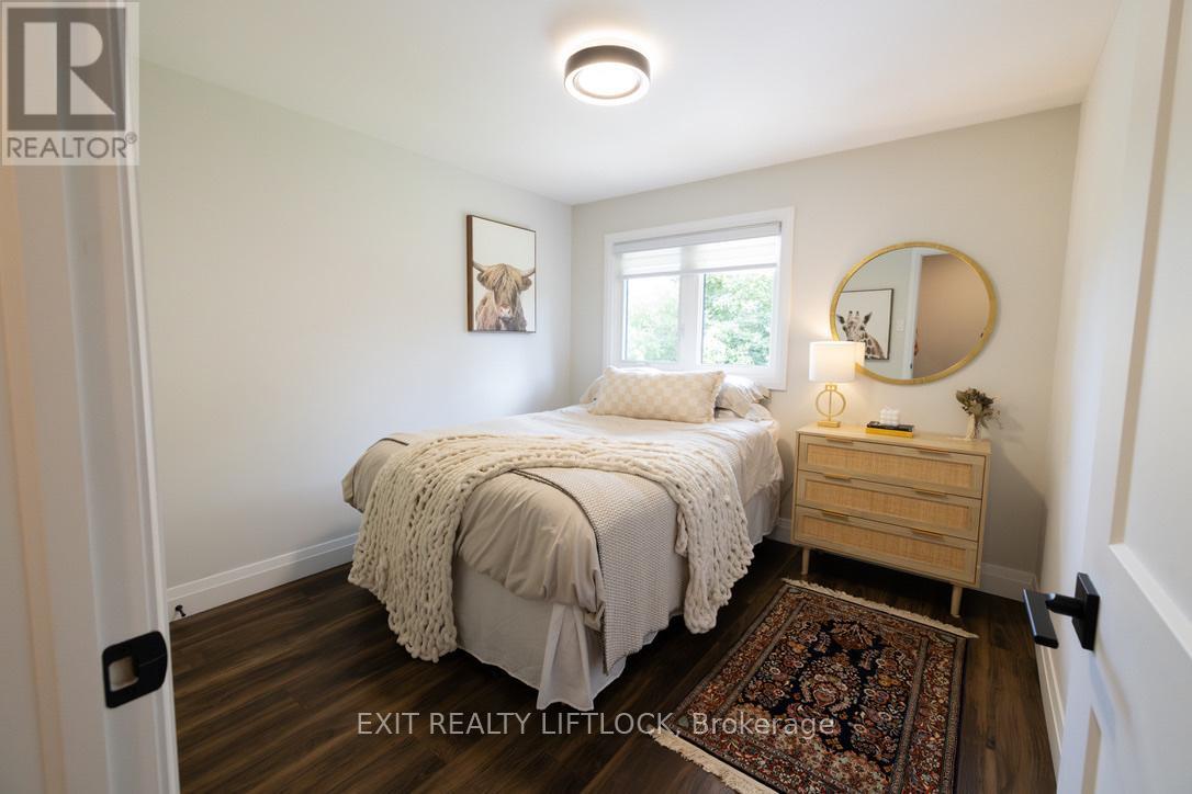 357 Simons Avenue, Peterborough (Northcrest Ward 5), Ontario  K9K 1E8 - Photo 11 - X12380052