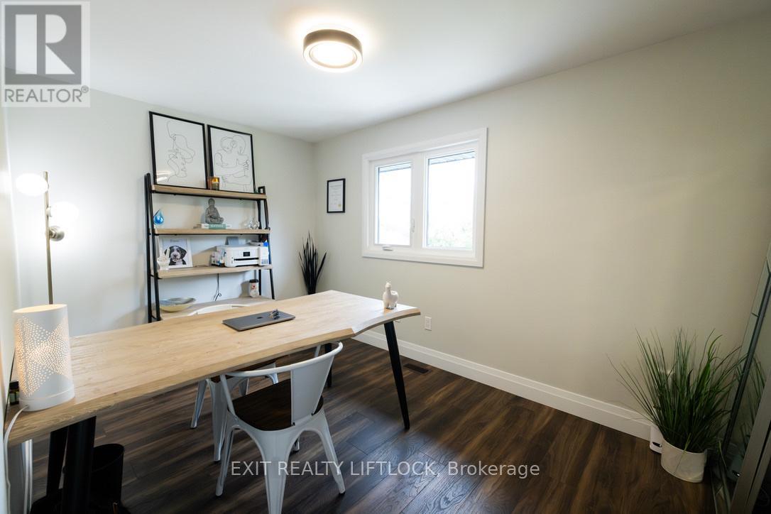 357 Simons Avenue, Peterborough (Northcrest Ward 5), Ontario  K9K 1E8 - Photo 12 - X12380052