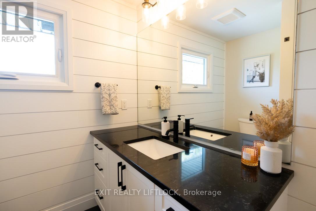 357 Simons Avenue, Peterborough (Northcrest Ward 5), Ontario  K9K 1E8 - Photo 13 - X12380052