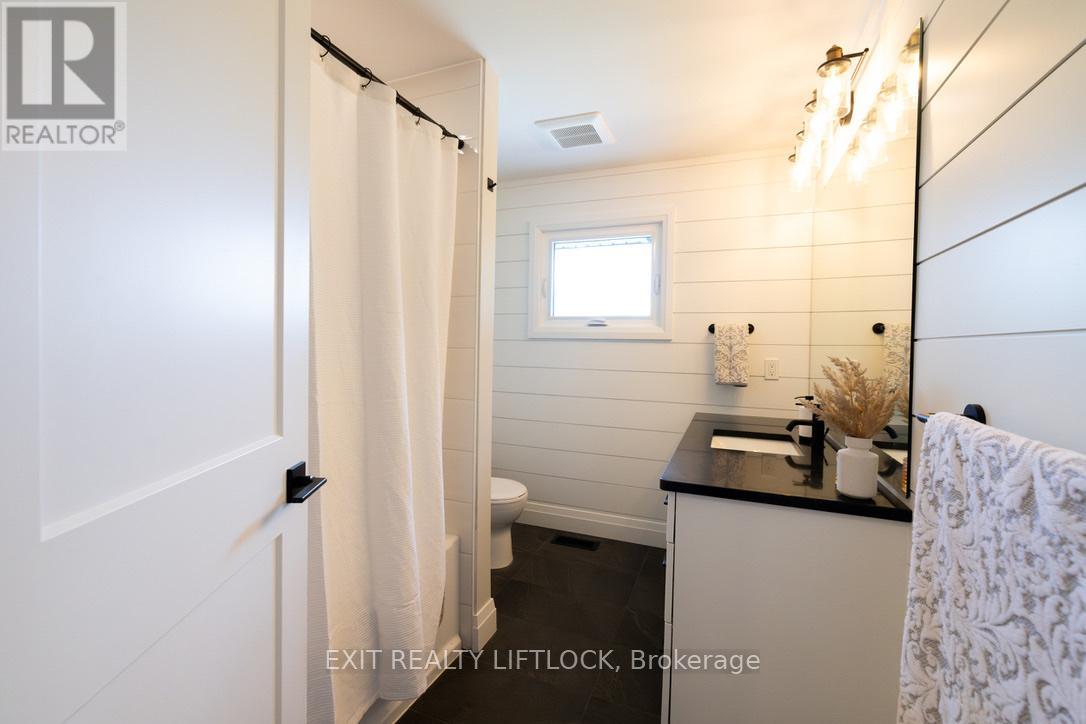 357 Simons Avenue, Peterborough (Northcrest Ward 5), Ontario  K9K 1E8 - Photo 14 - X12380052