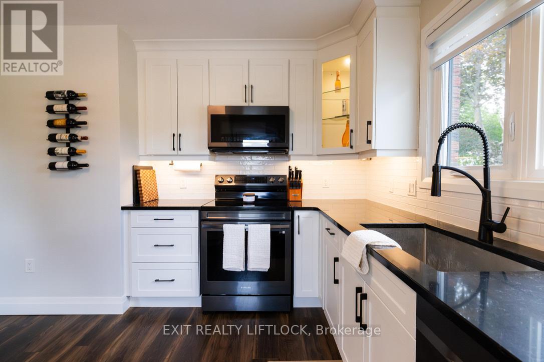357 Simons Avenue, Peterborough (Northcrest Ward 5), Ontario  K9K 1E8 - Photo 6 - X12380052