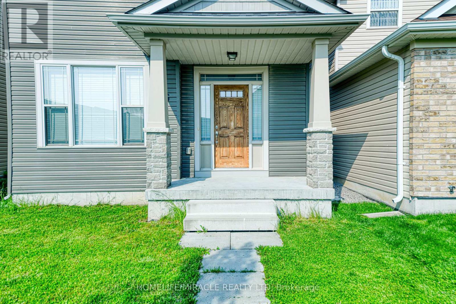 56 Flitton Avenue, Peterborough (Northcrest Ward 5), Ontario  K9H 0G5 - Photo 4 - X12379893