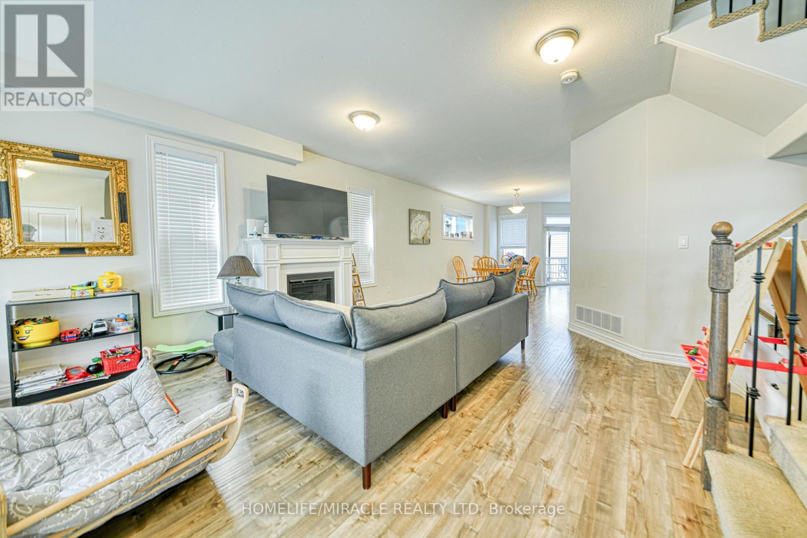 56 Flitton Avenue, Peterborough (Northcrest Ward 5), Ontario  K9H 0G5 - Photo 5 - X12379893