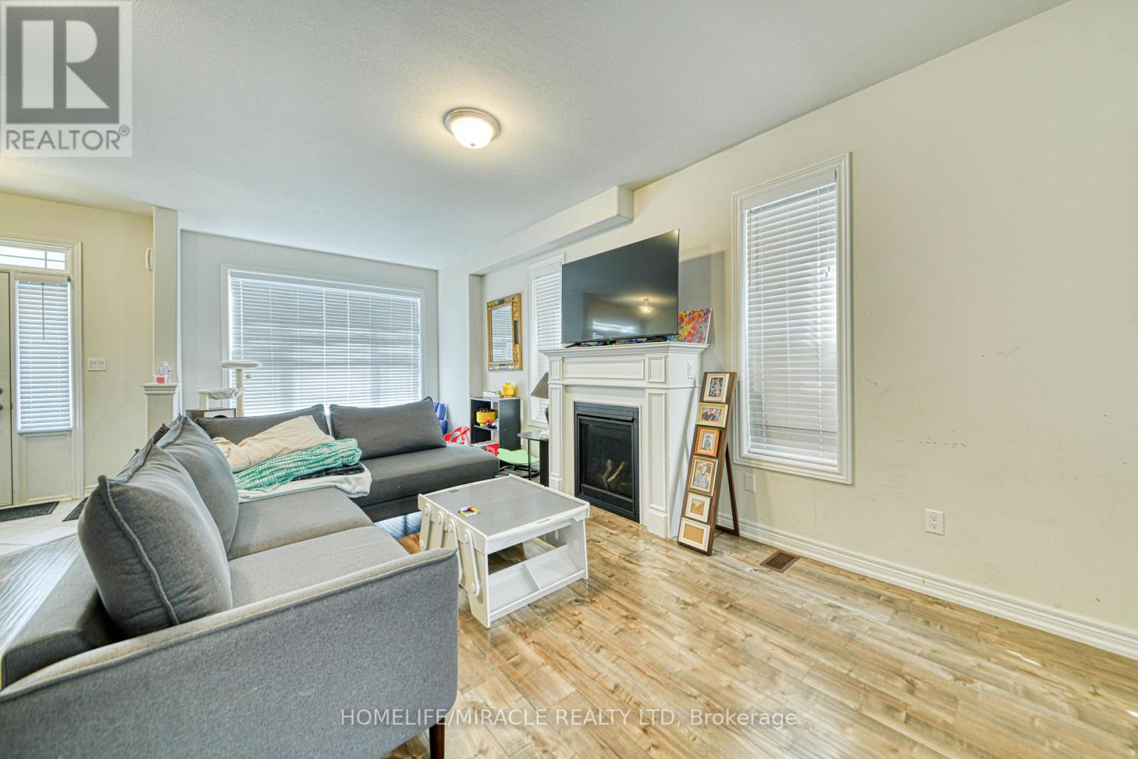 56 Flitton Avenue, Peterborough (Northcrest Ward 5), Ontario  K9H 0G5 - Photo 8 - X12379893