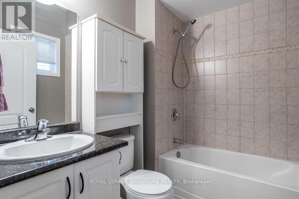 968 Avery Avenue, Peterborough (Monaghan Ward 2), Ontario  K9J 0G9 - Photo 11 - X12379980