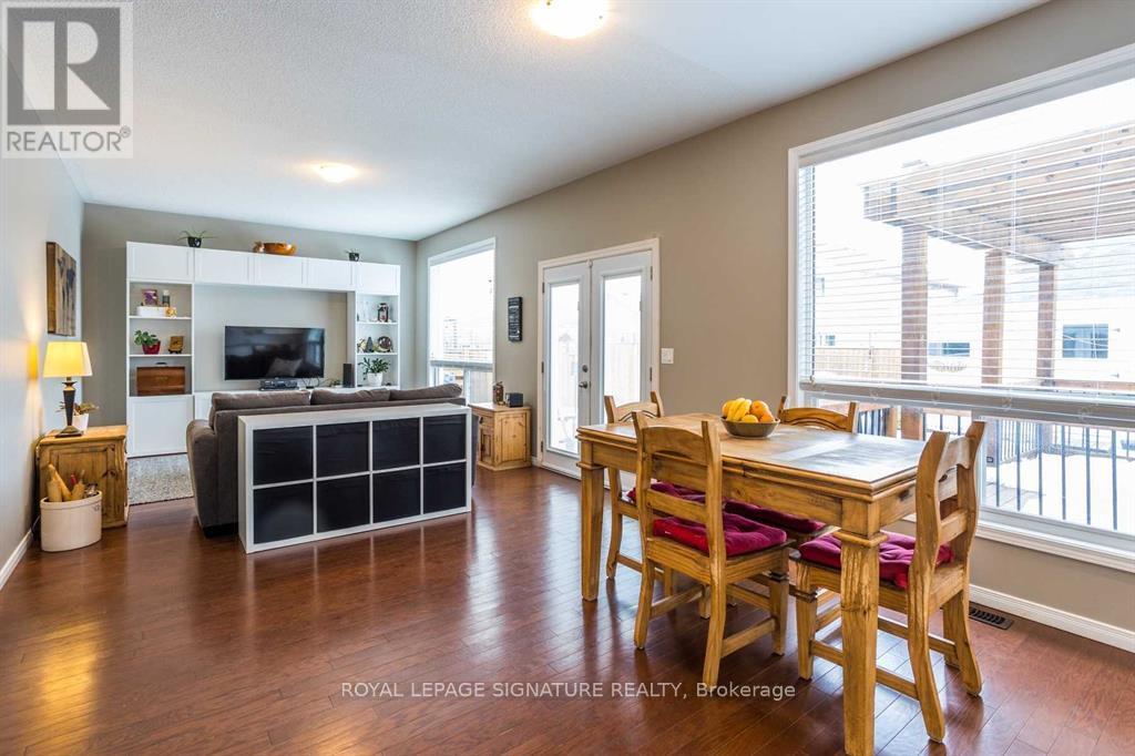 968 Avery Avenue, Peterborough (Monaghan Ward 2), Ontario  K9J 0G9 - Photo 3 - X12379980