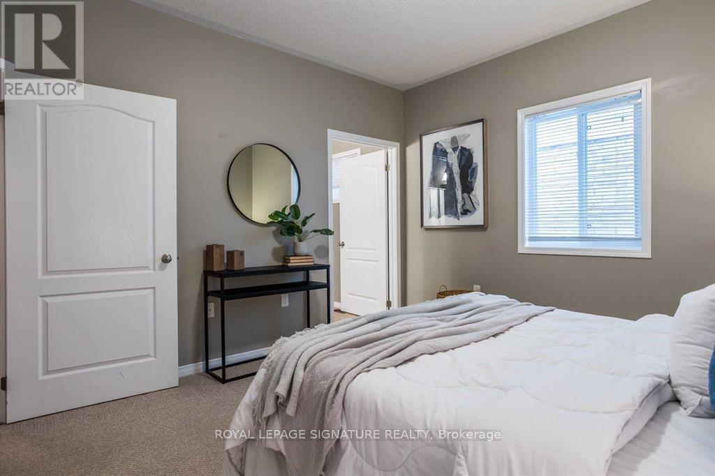 968 Avery Avenue, Peterborough (Monaghan Ward 2), Ontario  K9J 0G9 - Photo 6 - X12379980