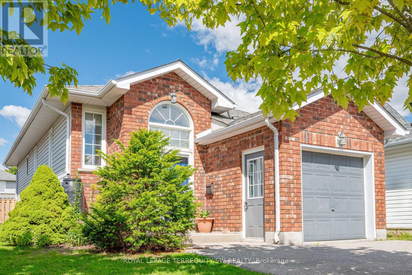 19 Laurent Boulevard, Kawartha Lakes (Lindsay), Ontario  K9V 6G3 - Photo 1 - X12380063