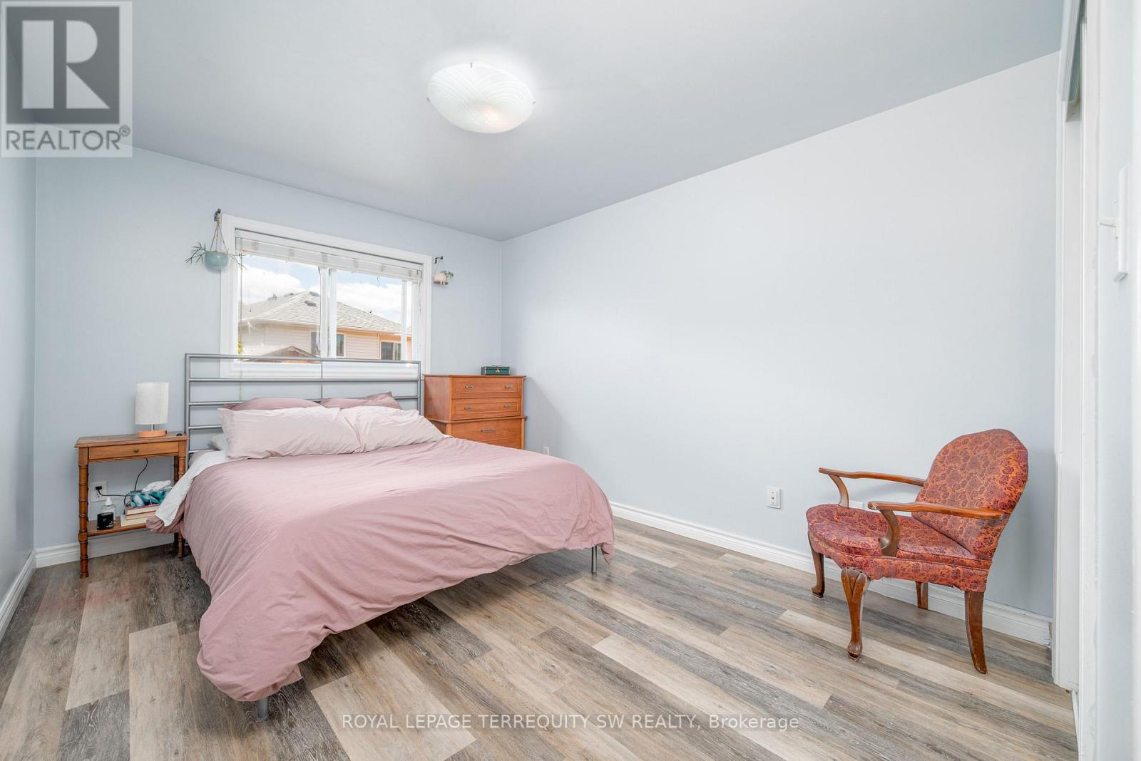 19 Laurent Boulevard, Kawartha Lakes (Lindsay), Ontario  K9V 6G3 - Photo 13 - X12380063