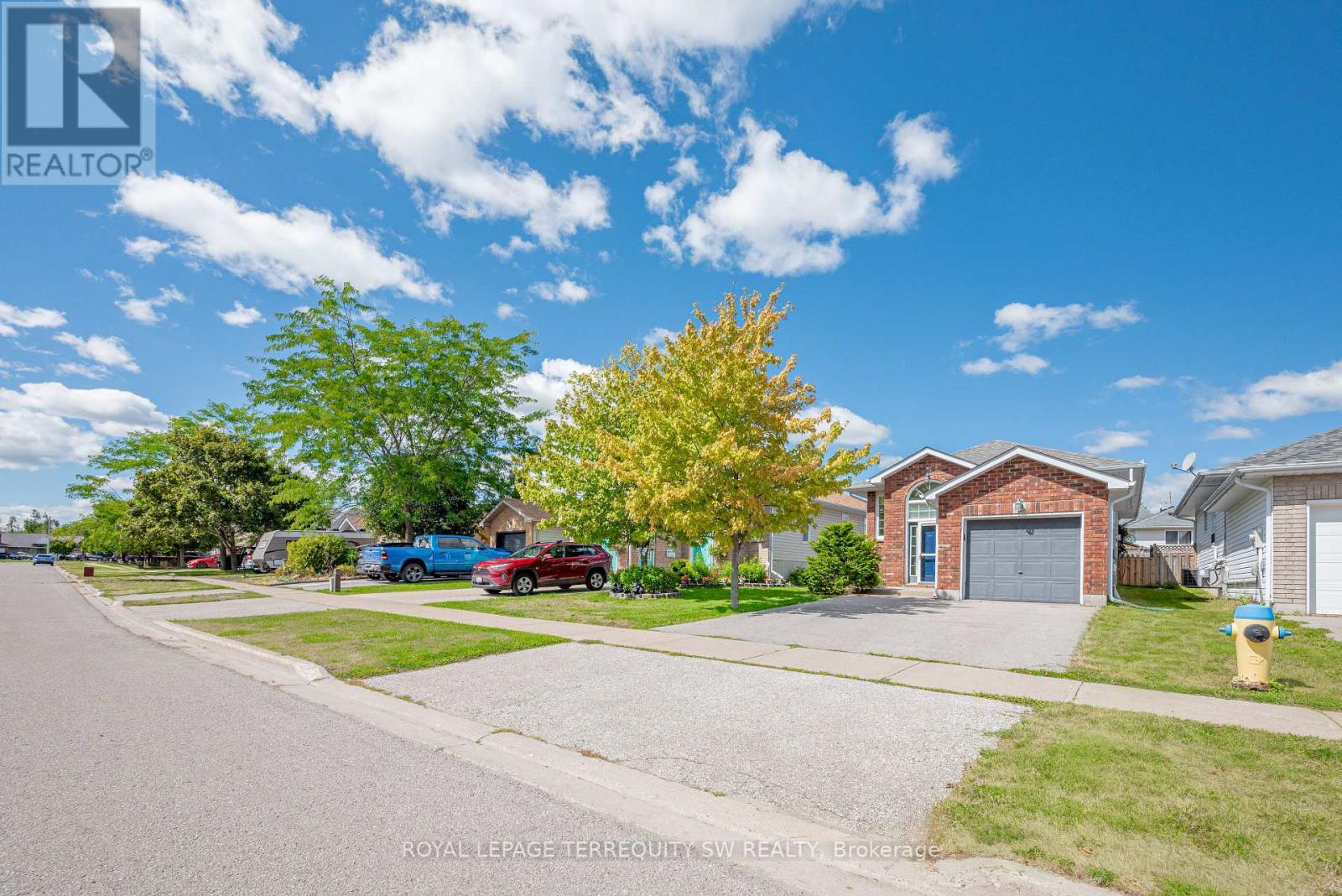 19 Laurent Boulevard, Kawartha Lakes (Lindsay), Ontario  K9V 6G3 - Photo 2 - X12380063