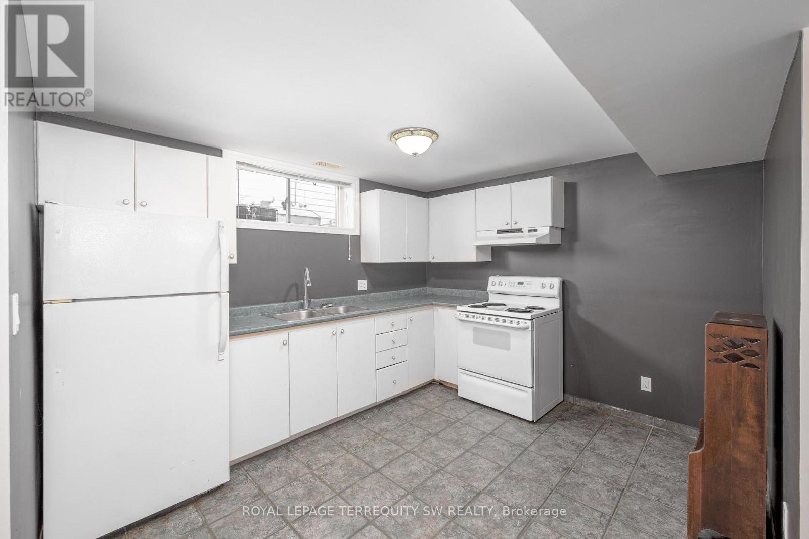 19 Laurent Boulevard, Kawartha Lakes (Lindsay), Ontario  K9V 6G3 - Photo 21 - X12380063