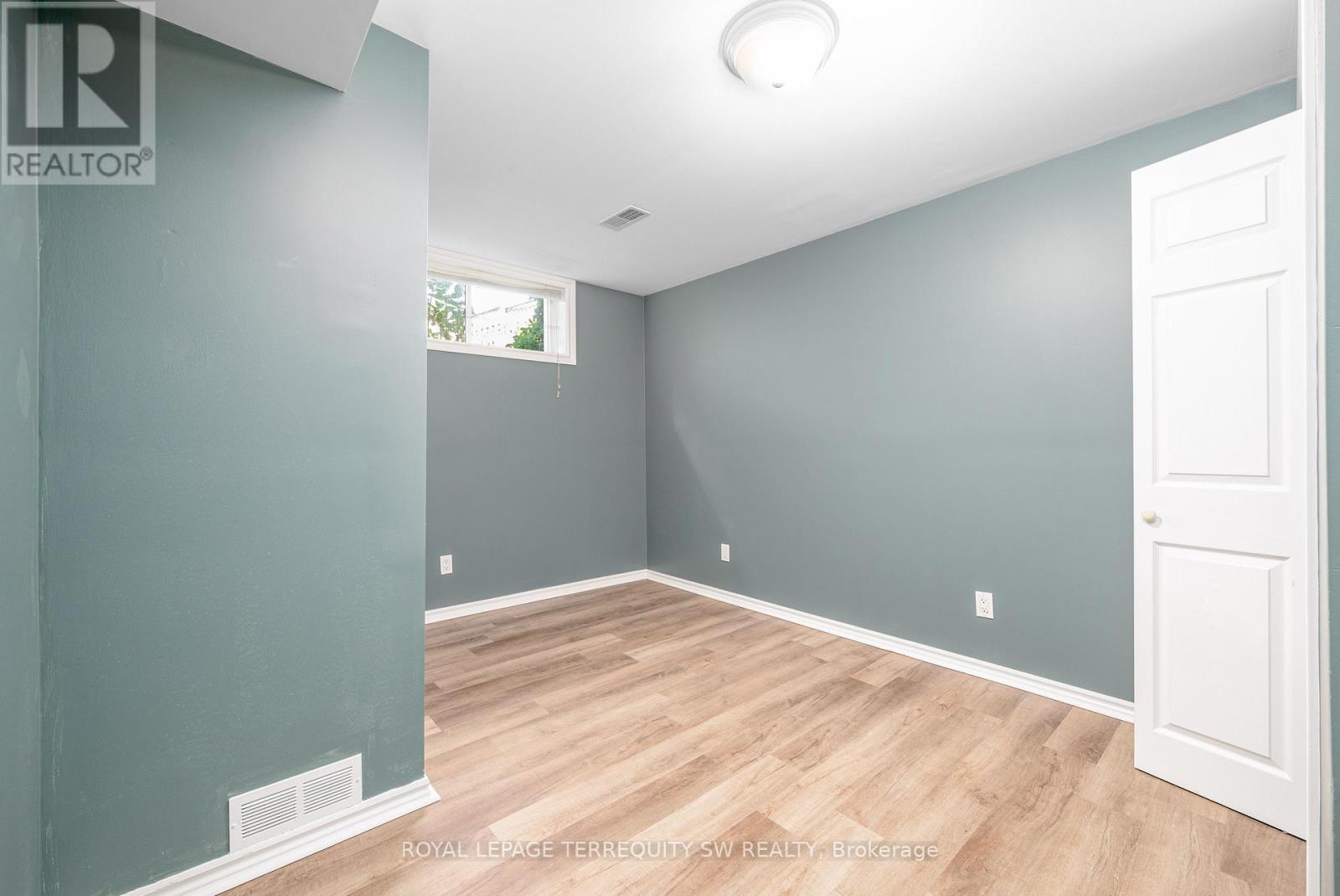 19 Laurent Boulevard, Kawartha Lakes (Lindsay), Ontario  K9V 6G3 - Photo 24 - X12380063