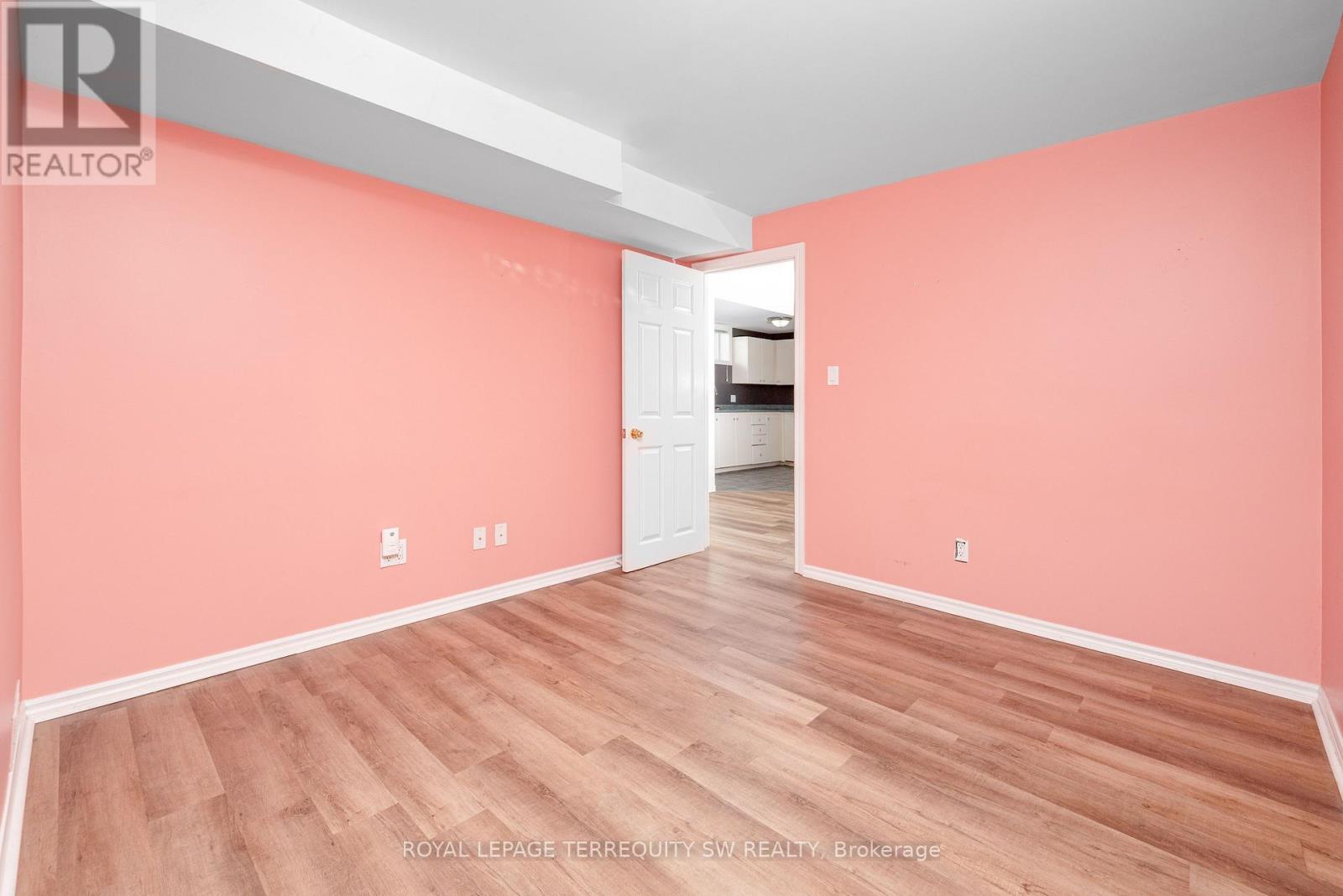 19 Laurent Boulevard, Kawartha Lakes (Lindsay), Ontario  K9V 6G3 - Photo 27 - X12380063