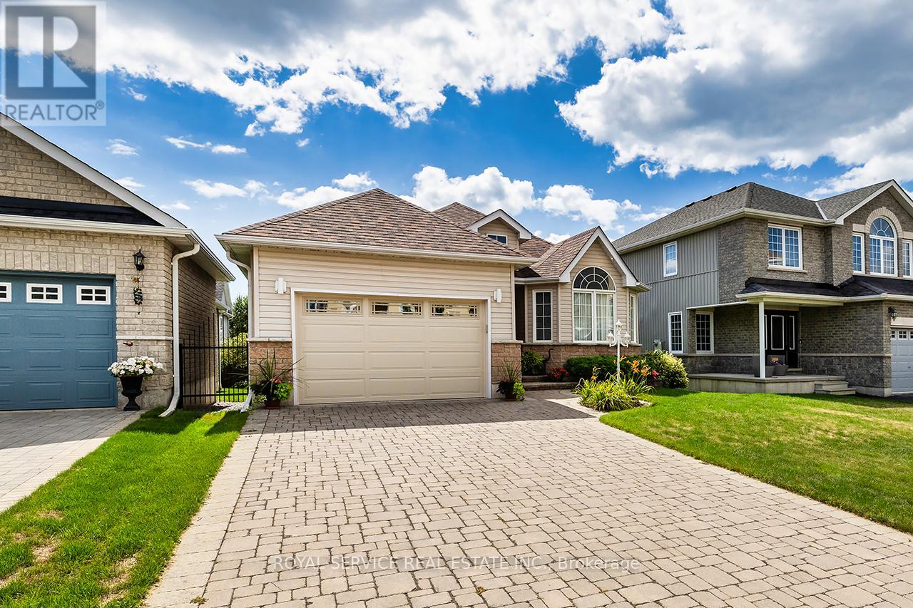 15 Bloom Avenue, Clarington (Newcastle), Ontario  L1B 1N8 - Photo 3 - E12380315