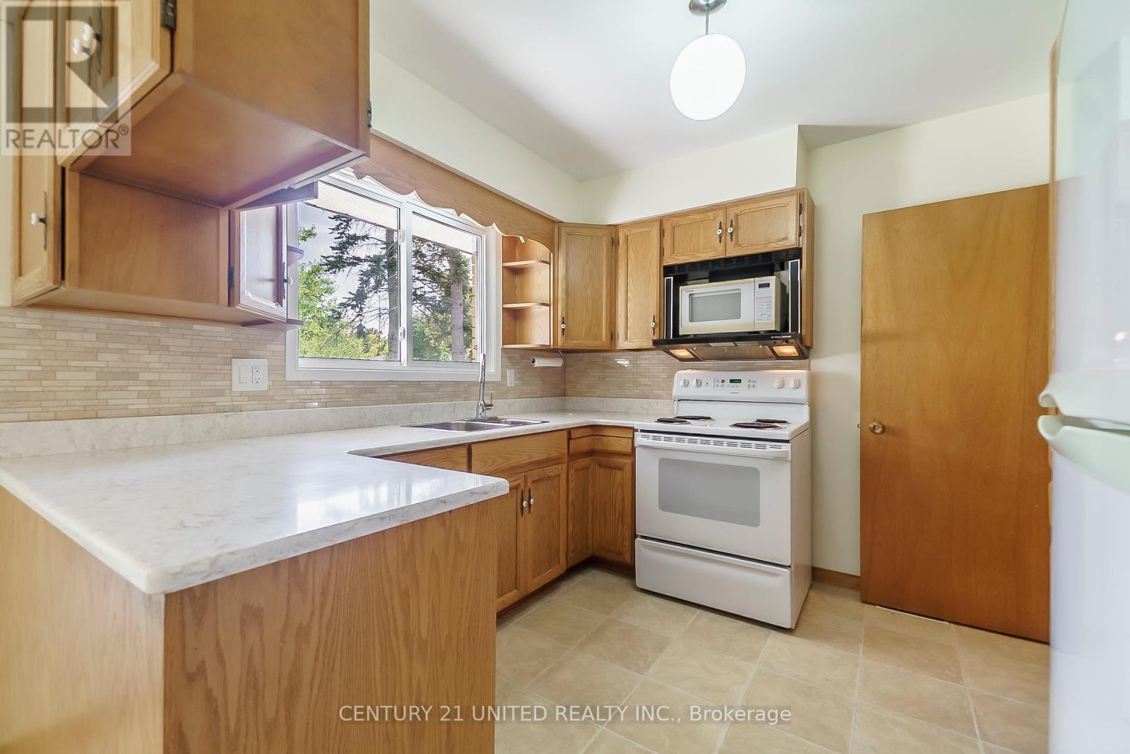 1246 Franklin Drive, Peterborough (Northcrest Ward 5), Ontario  K9H 6Z4 - Photo 10 - X12380286