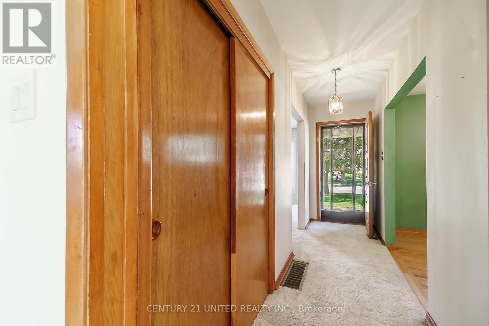 1246 Franklin Drive, Peterborough (Northcrest Ward 5), Ontario  K9H 6Z4 - Photo 7 - X12380286