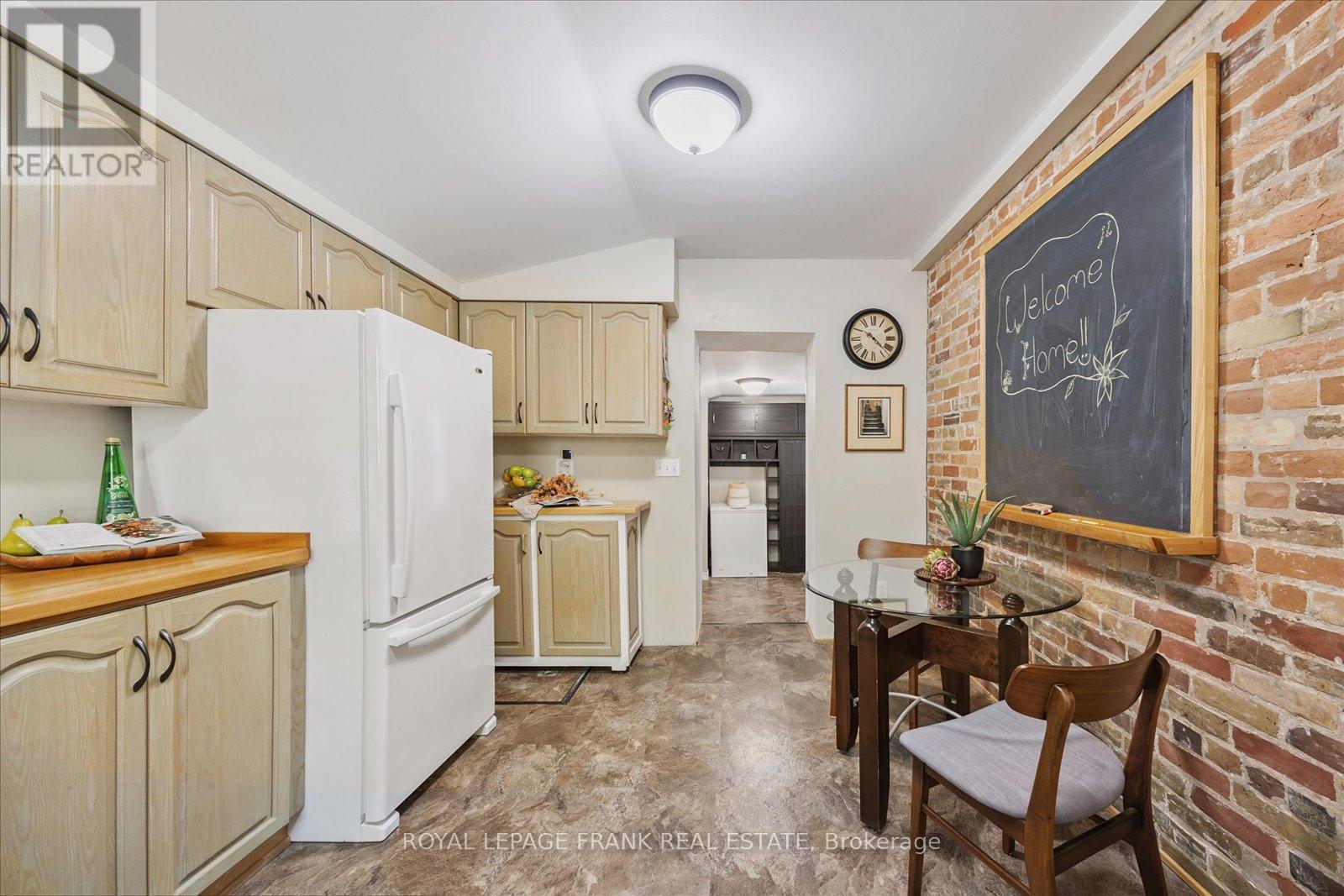 29 Ridout Street, Kawartha Lakes (Lindsay), Ontario  K9V 2B4 - Photo 11 - X12380649